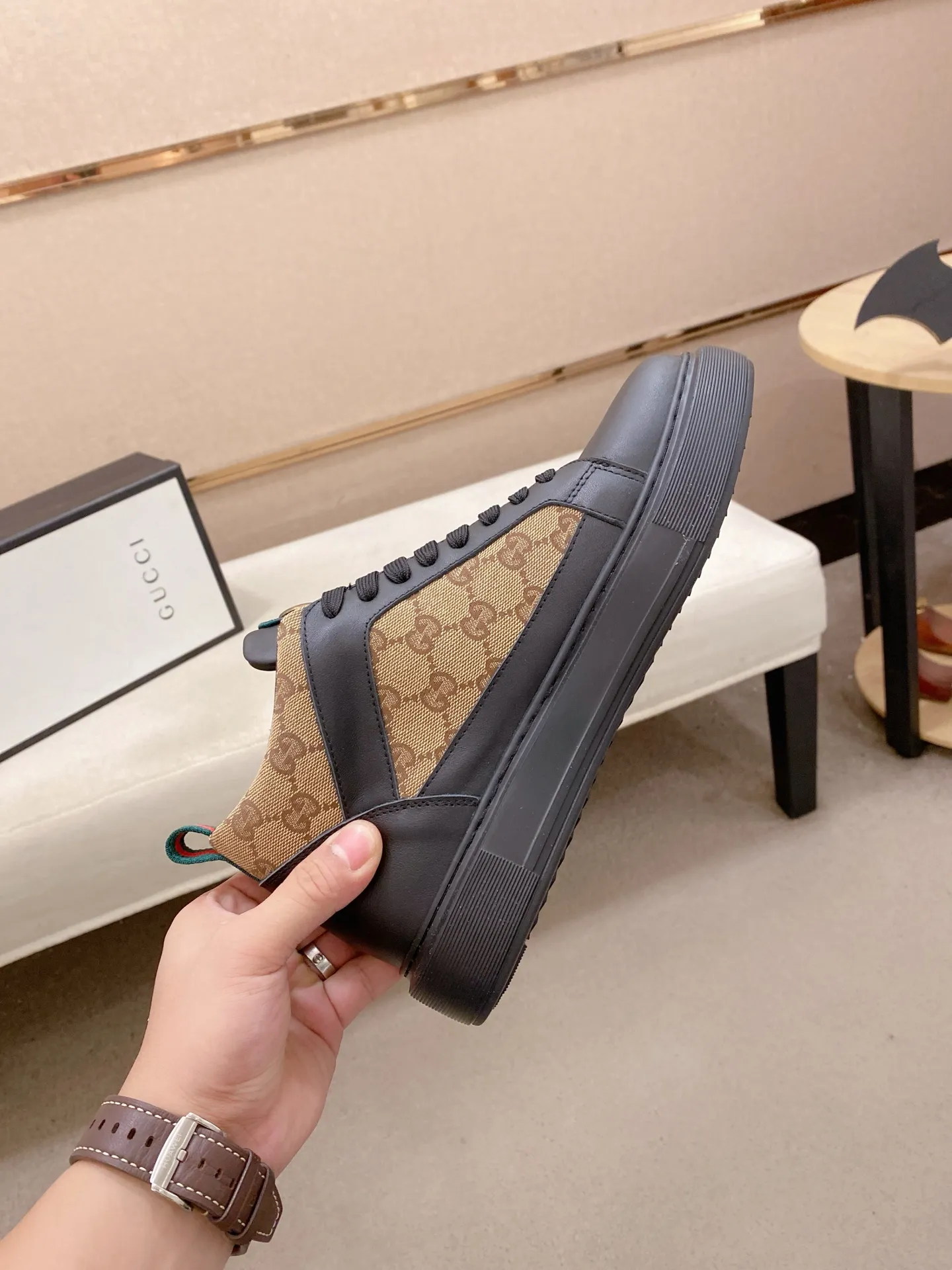 Men's clothing and shoes💰: 462💰 (GUCCI) The latest model from the official website🎁🎁Casual and fashionable men's shoes👟, hot style💥The style is simple and elegant, exclusive for trendy men. Unique official website's latest brand elements👑original Gucci decoration, fashionable and generous, the fabric is original cowhide ✅sheepskin lining, the official website specifies wear-resistant casual outsole, the classic model is taken in kind at the counter🎬38-44 (can be customized for 45 non-refundable)